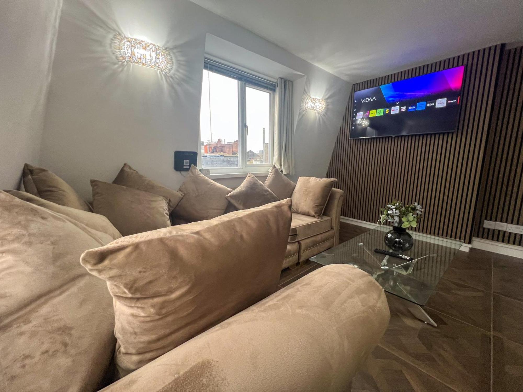 Stylish 2 Bedroom In The Heart Of Soho Gs5