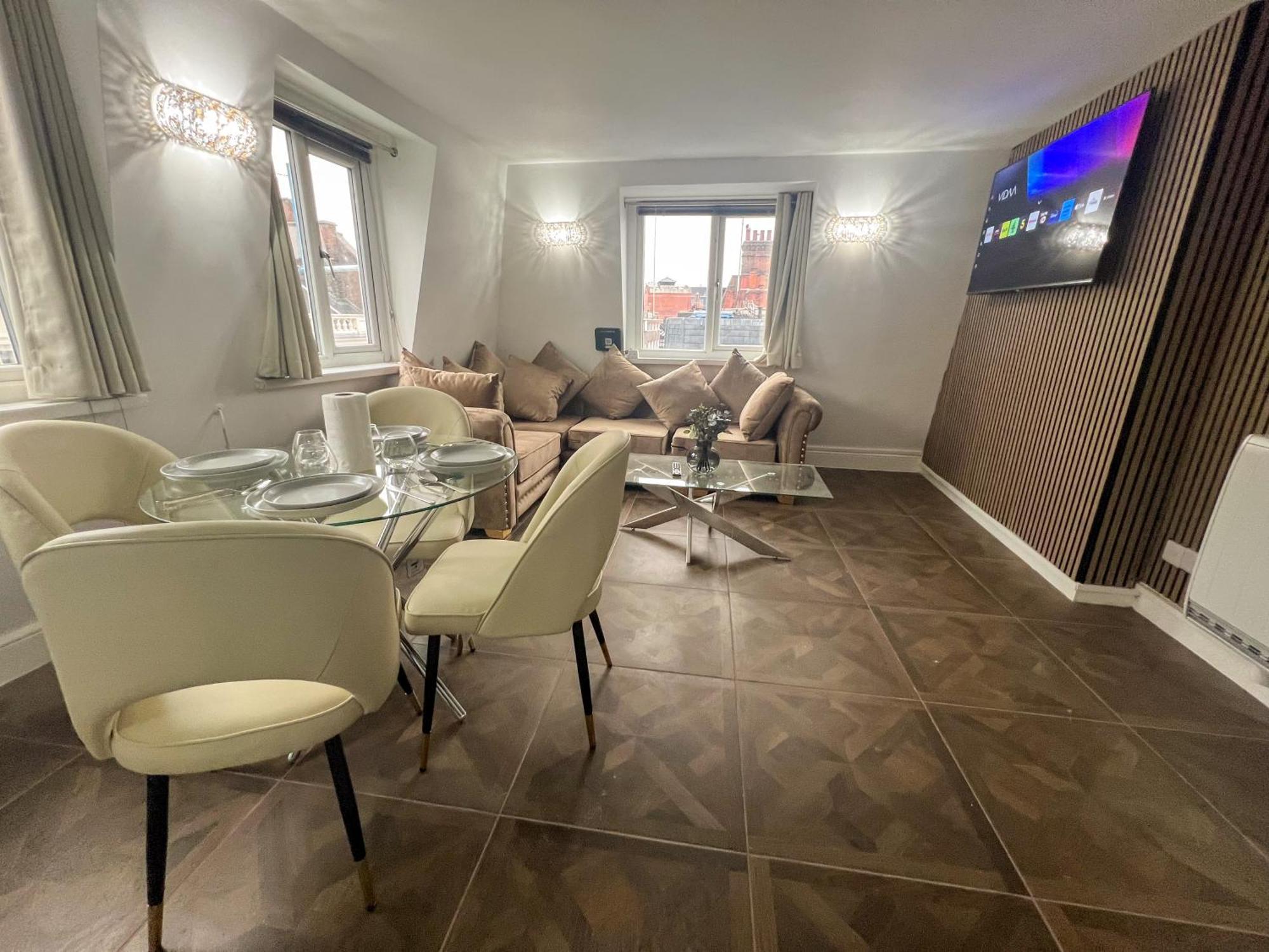 Stylish 2 Bedroom In The Heart Of Soho Gs5 Londra
